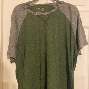 Men’s American Eagle tee